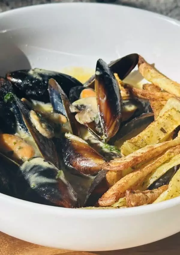 Truffle Mushroom Mussels (Moules Frites)